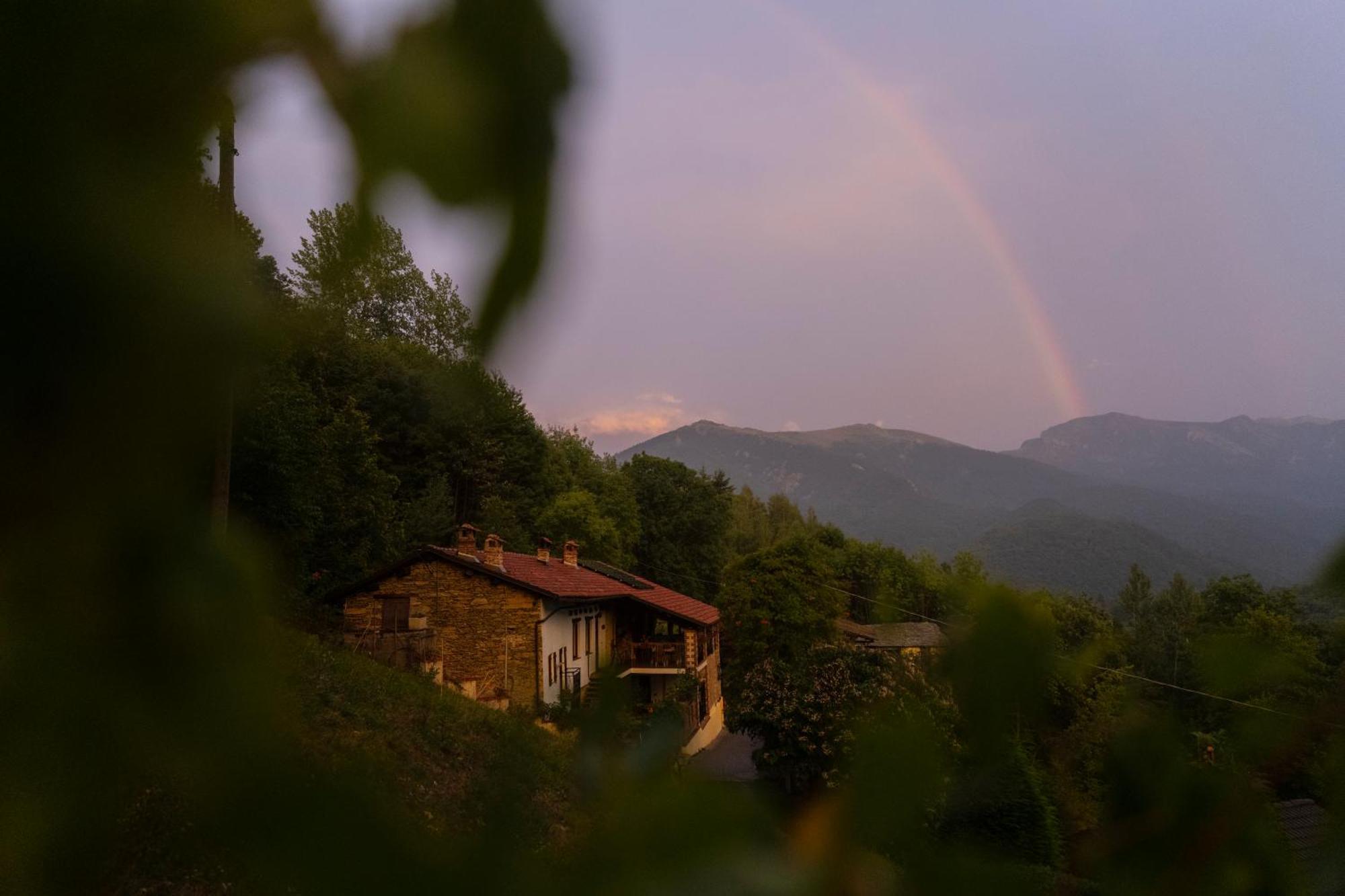 Iduevagamondi - Ospitalita Rurale Famigliare Di Montagna Acomodação com café da manhã Chiusa di Pesio Exterior foto